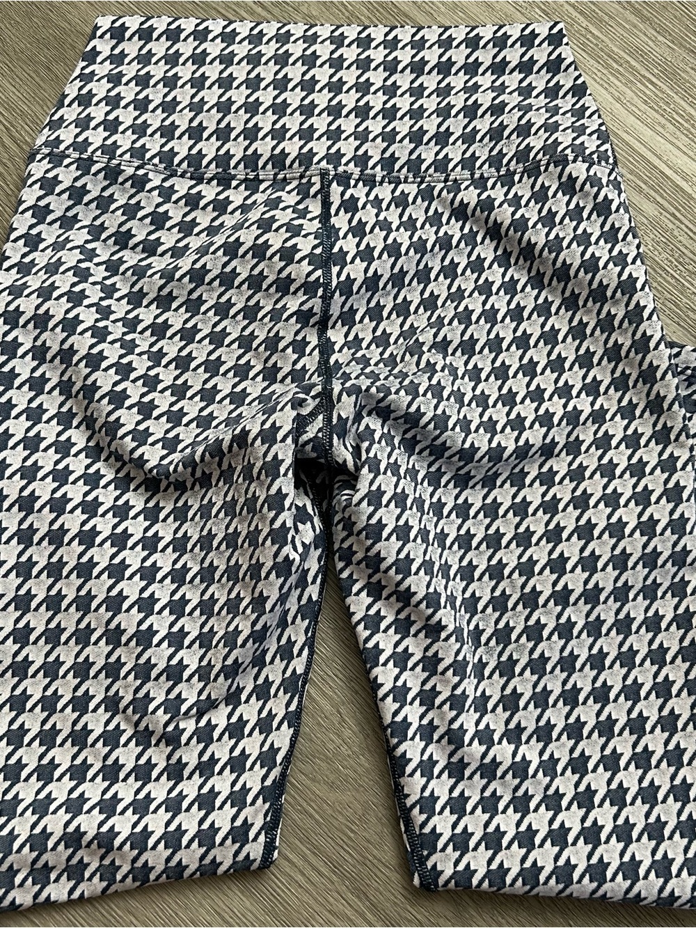 Carbon38 Houndstooth Jacquard 7/8 Active Leggings - French Navy & White - Picture 5 of 9